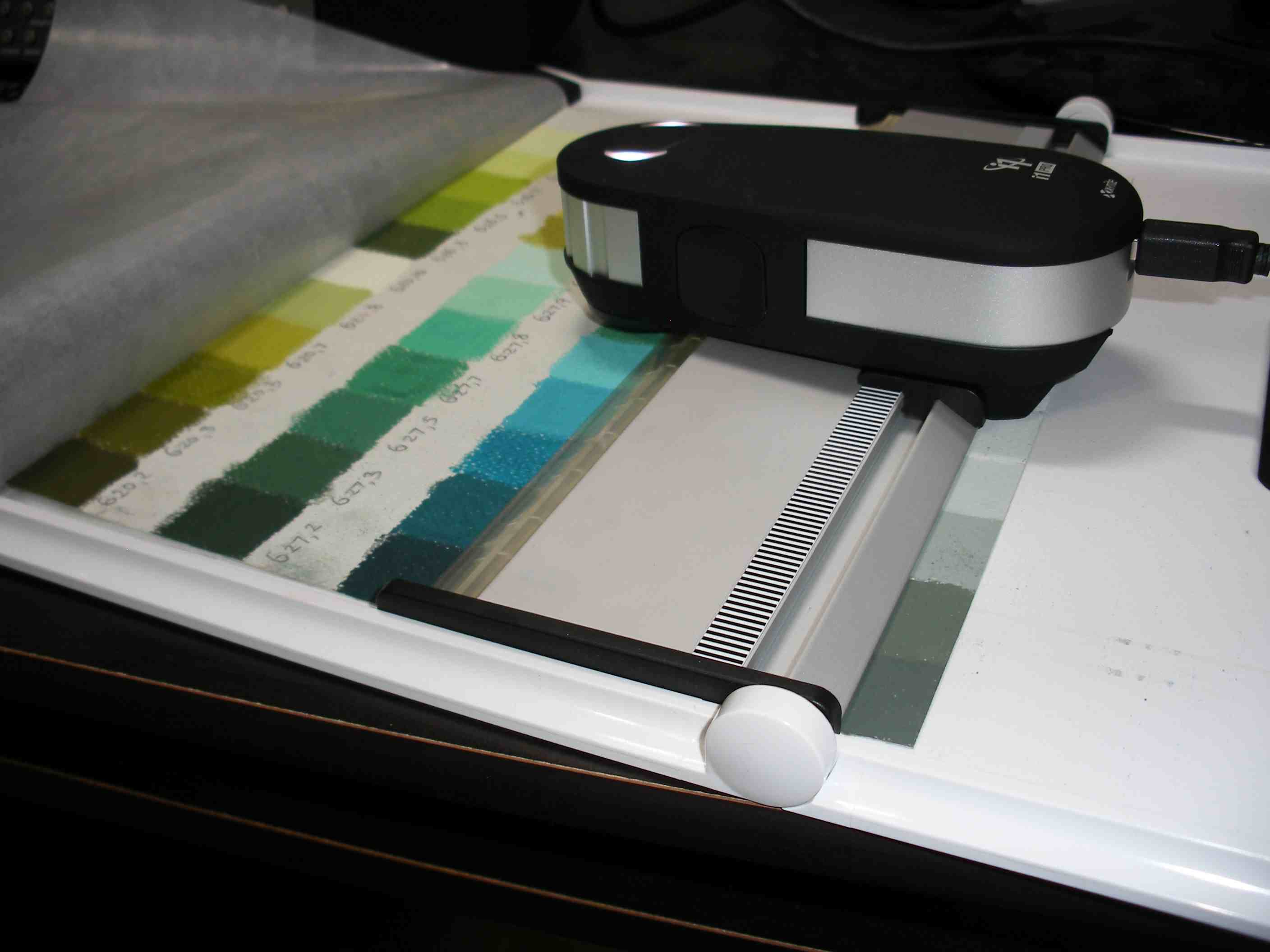 i1Pro2 Spectrophotometer Measuring Rembrandt Samples